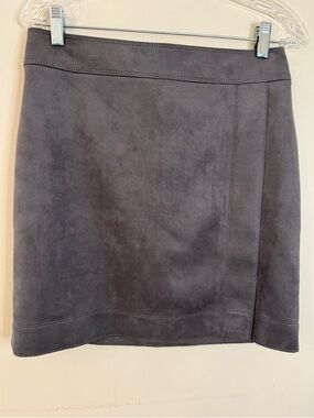 White House Black Market gray faux suede mini skirt SZ 2